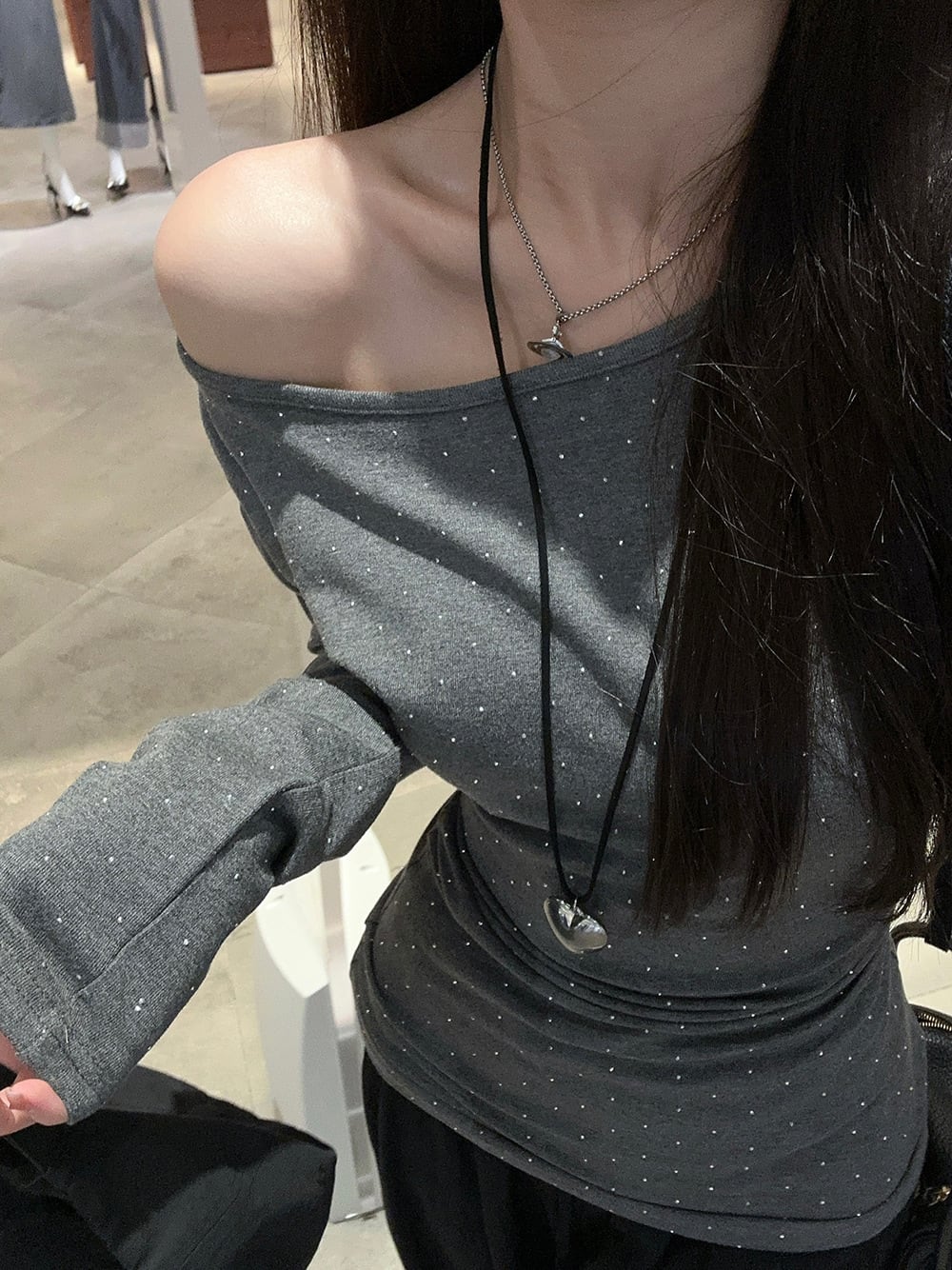 【tops】ビジュー長袖Tシャツ M25625