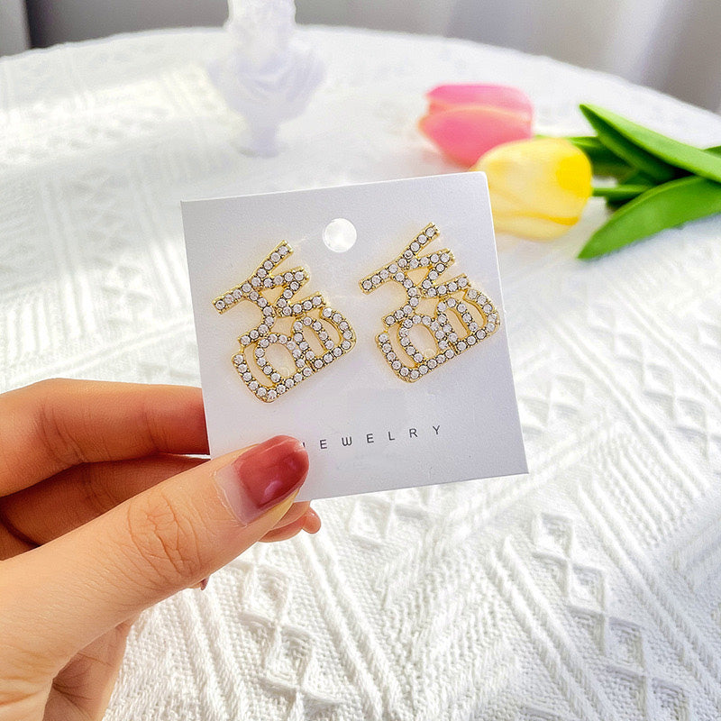 【小物】キラキラ英字柄ピアスアクセサリーF7912