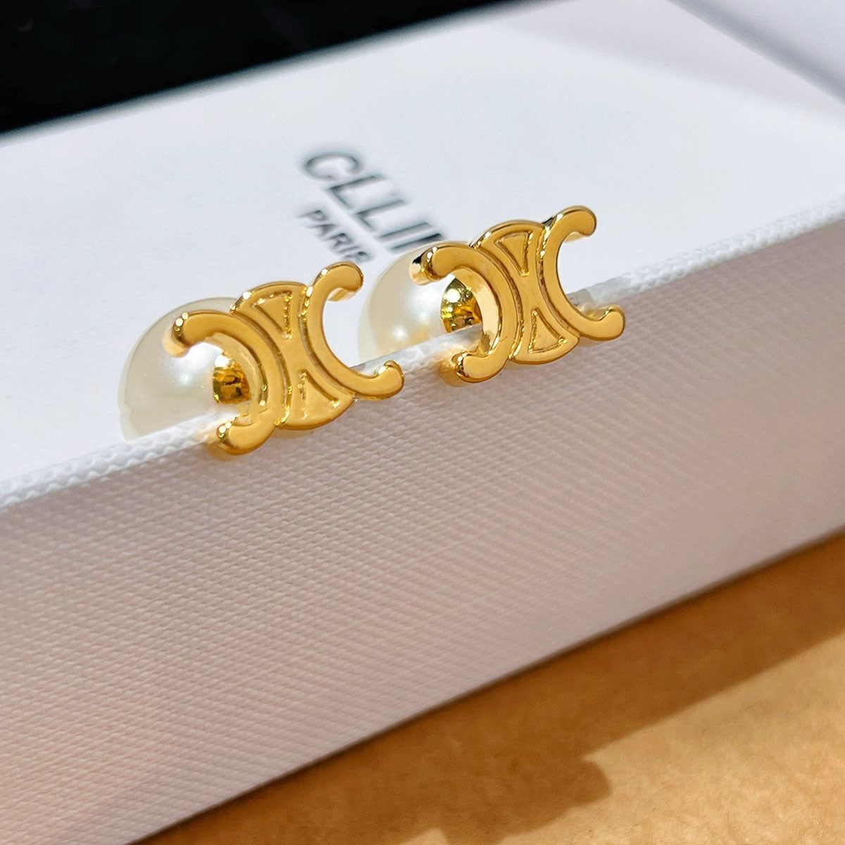 【小物】ビーズ英字柄ピアスアクセサリーG21608