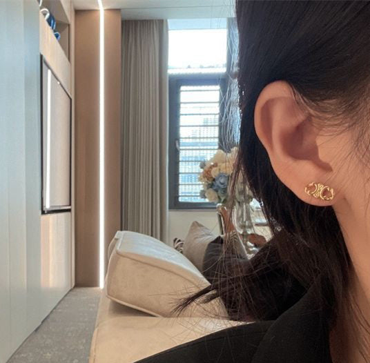 【小物】英字柄ピアスアクセサリーG21616