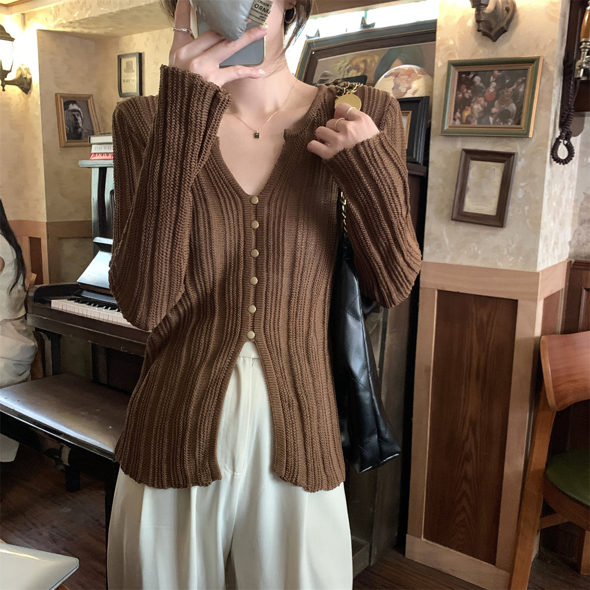 【outer】Vネック薄手ニットカーディガンG22284