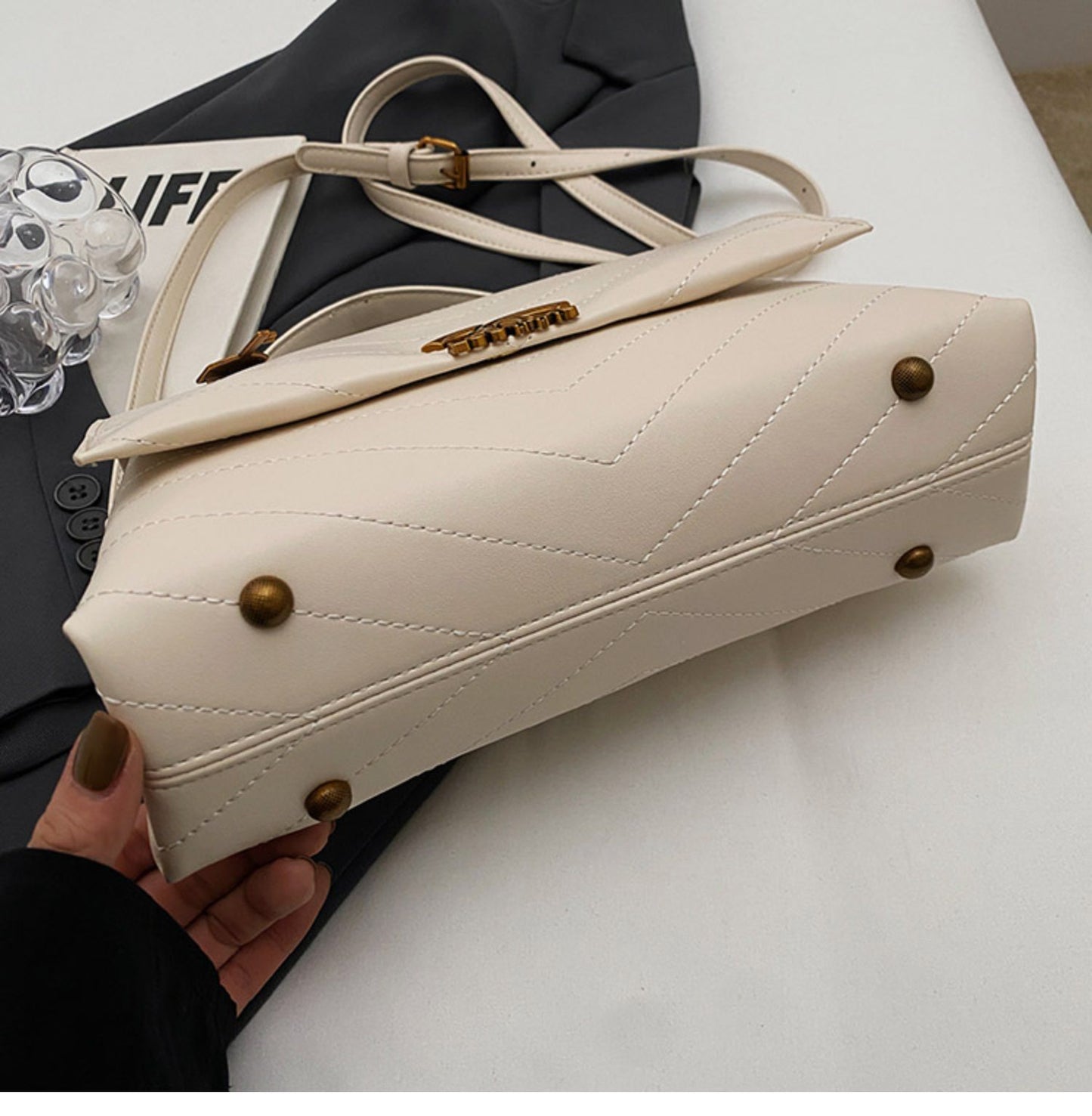 【小物】2色合わせやすいメッセンジャーバッグG23409