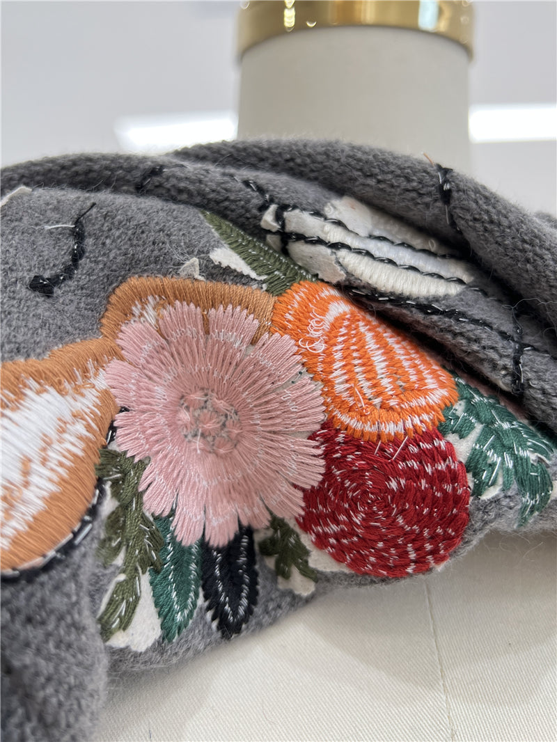 【tops】キュート刺繍厚手ニットセーターG23911