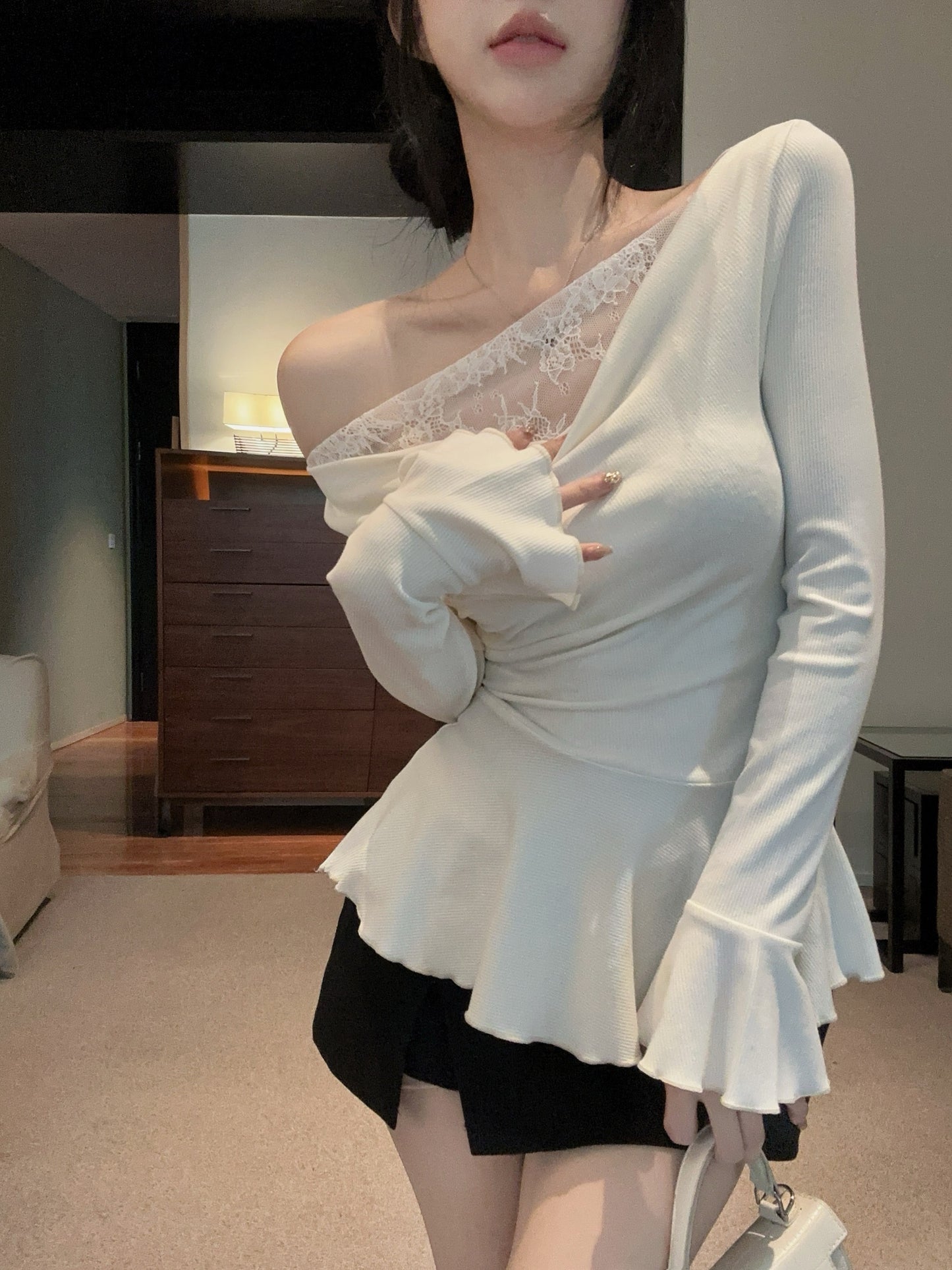 【tops】切り替えレース長袖フリルTシャツG24289