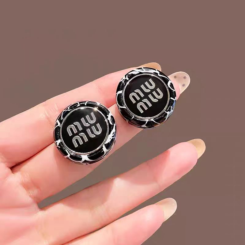 【小物】英字柄ピアスアクセサリーG24494