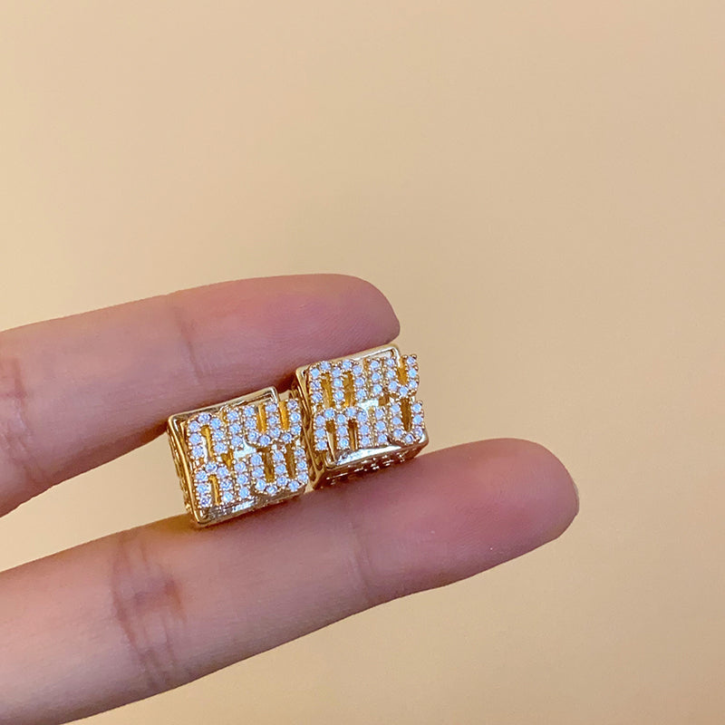 【小物】ダイヤモンド英字柄ピアスアクセサリーG24526