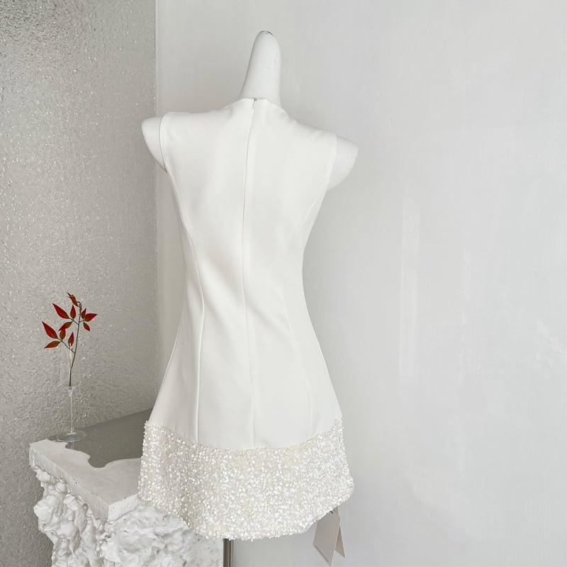 【dress】ノースリーブラインストーン付きミニワンピース Q8393