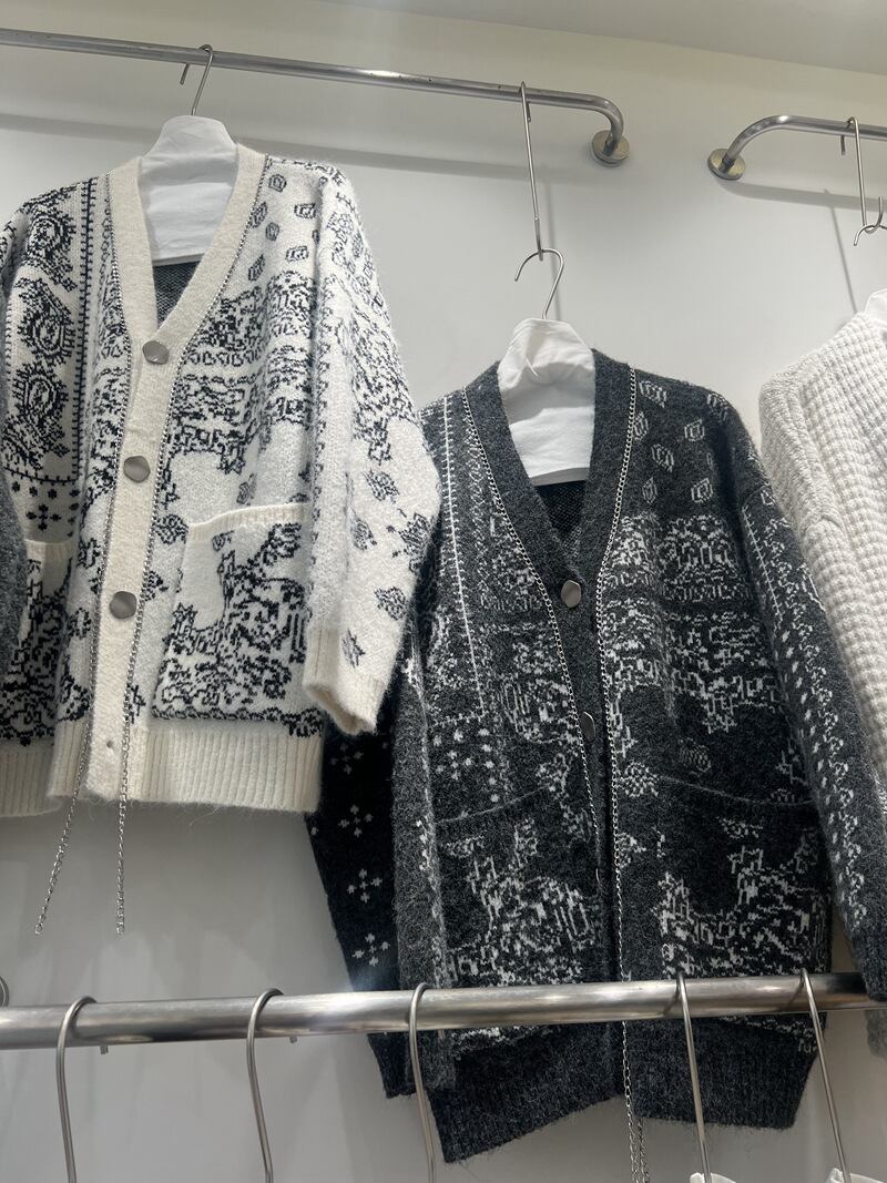 【outer】Vネックジャカードニットカーデ M27178