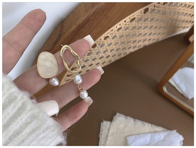 【小物】人気上昇中 シンプルパールキュート非対称ピアスアクセサリー