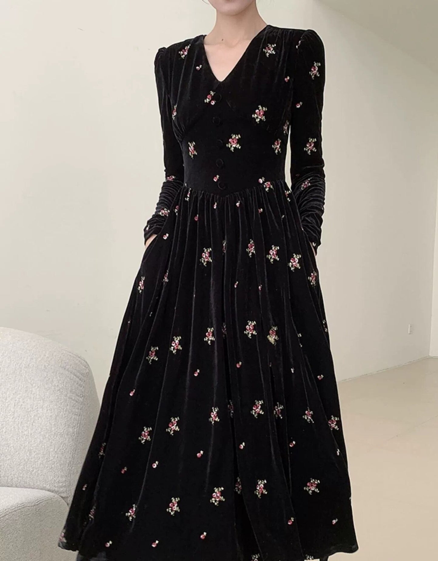 【dress】刺繍Vネックデートワンピース N2393