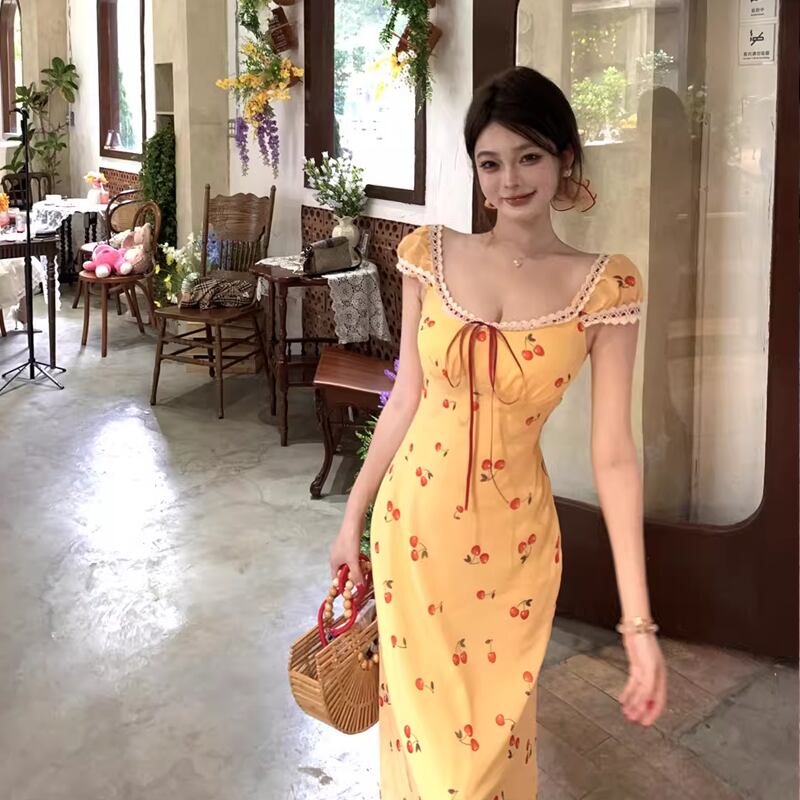 【dress】レース付きチェリー柄ワンピース Q8332