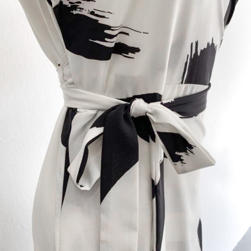 【dress】韓国風好感度UP!気質満点レトロVネックドローストリング着痩せワンピースF0034