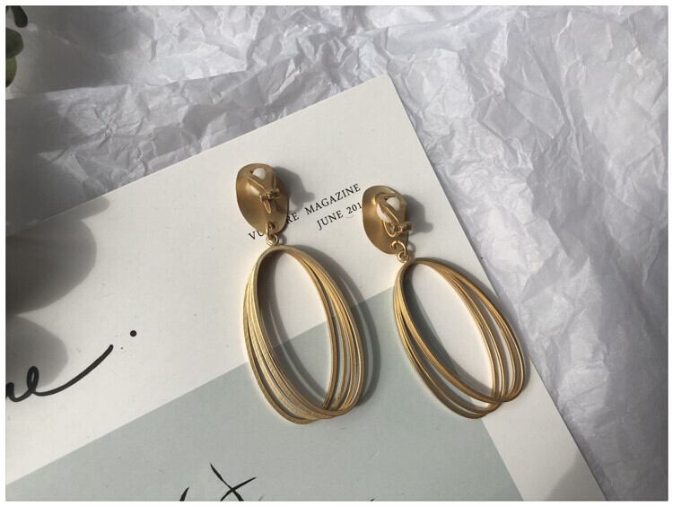 【小物】高級感 シンプルレトロオシャレ タッセルピアス/イヤリングアクセサリー