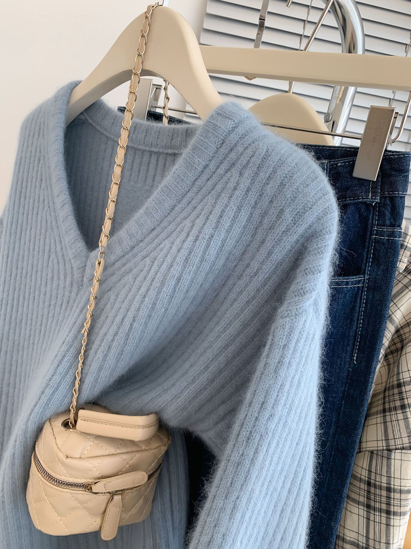 【tops】Vネックニットセーター M29057