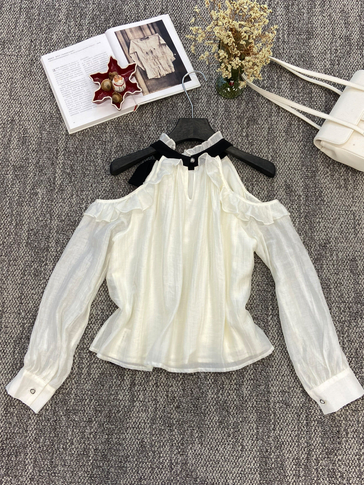 【tops】リボン付きオフショルダートップス Q8939