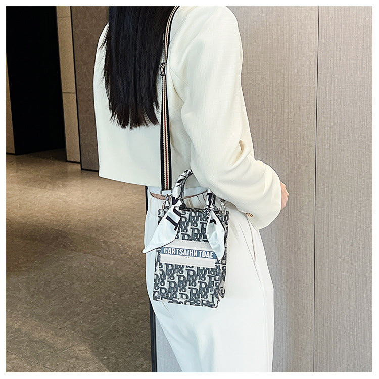 【小物】2色リボン付きハンドバッグF7690