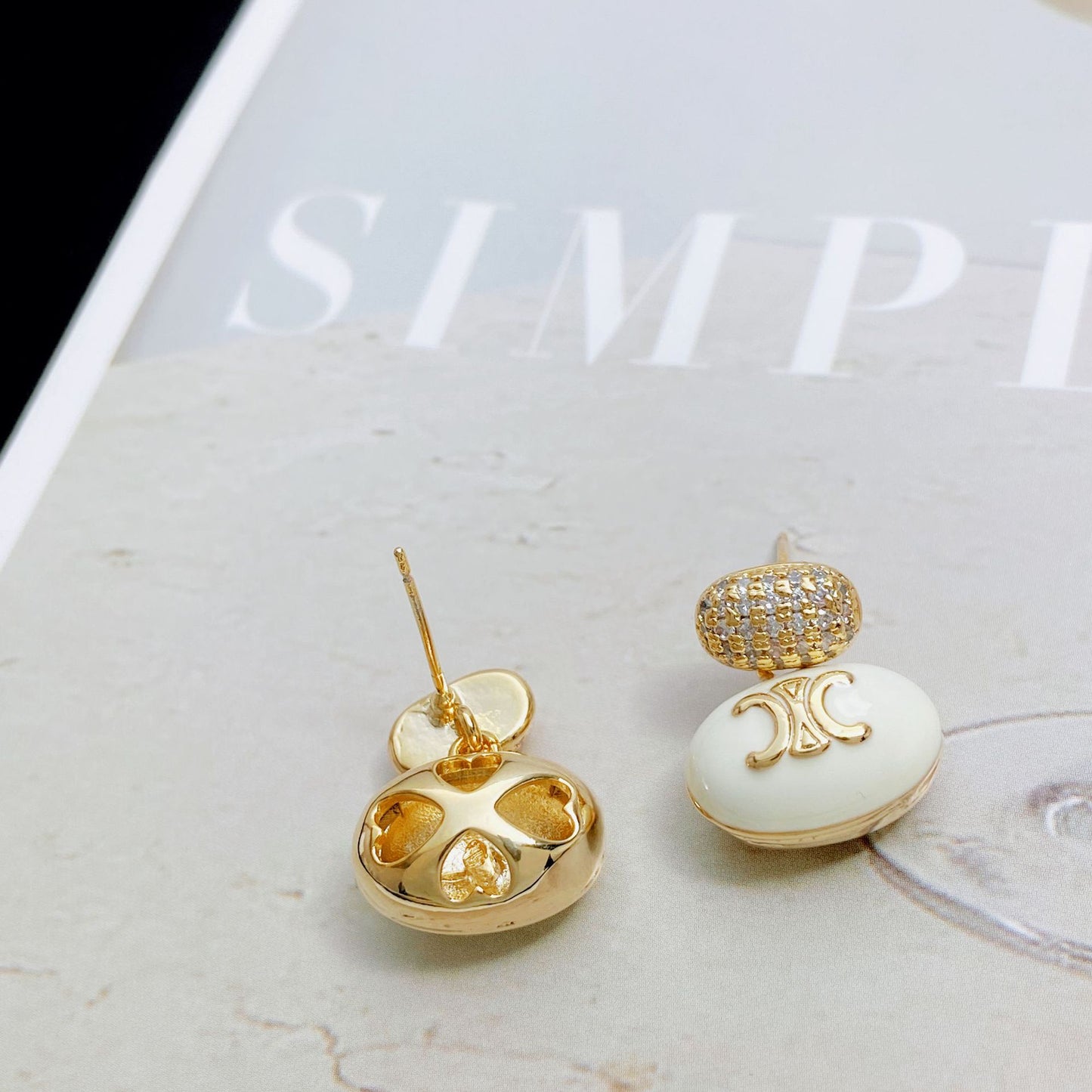 【小物】英字柄ピアスアクセサリーG21642