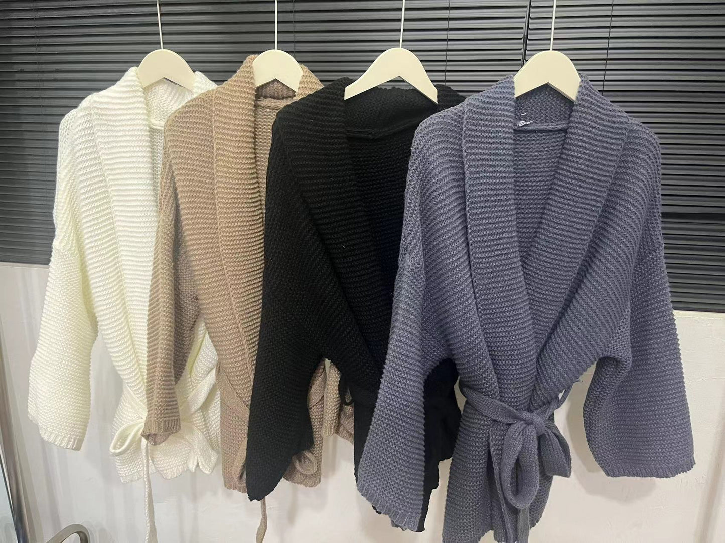 【outer】VネックニットカーディガンG23237