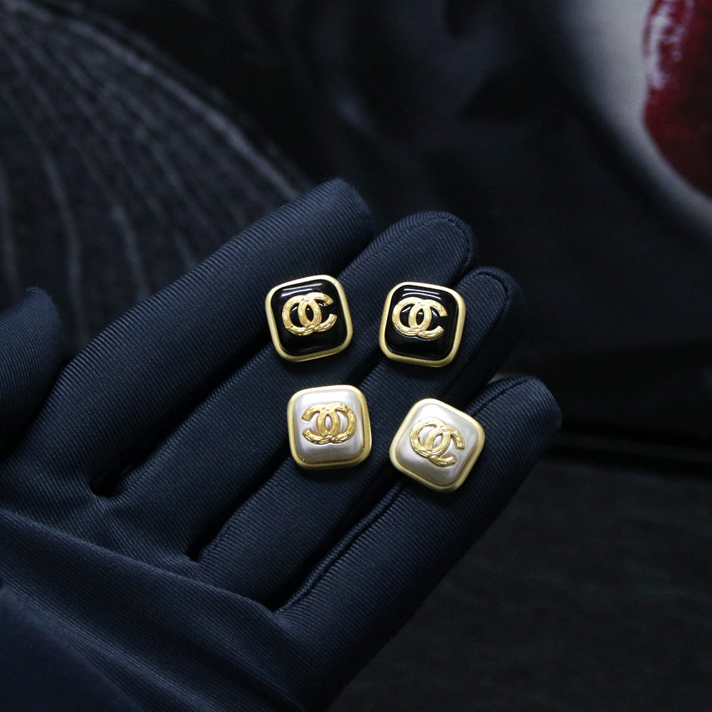 【小物】英字柄ピアスアクセサリーF7837