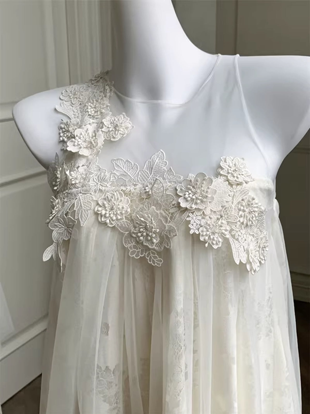 【dress】立体感フラワーノースリーブチュールワンピース Q8409