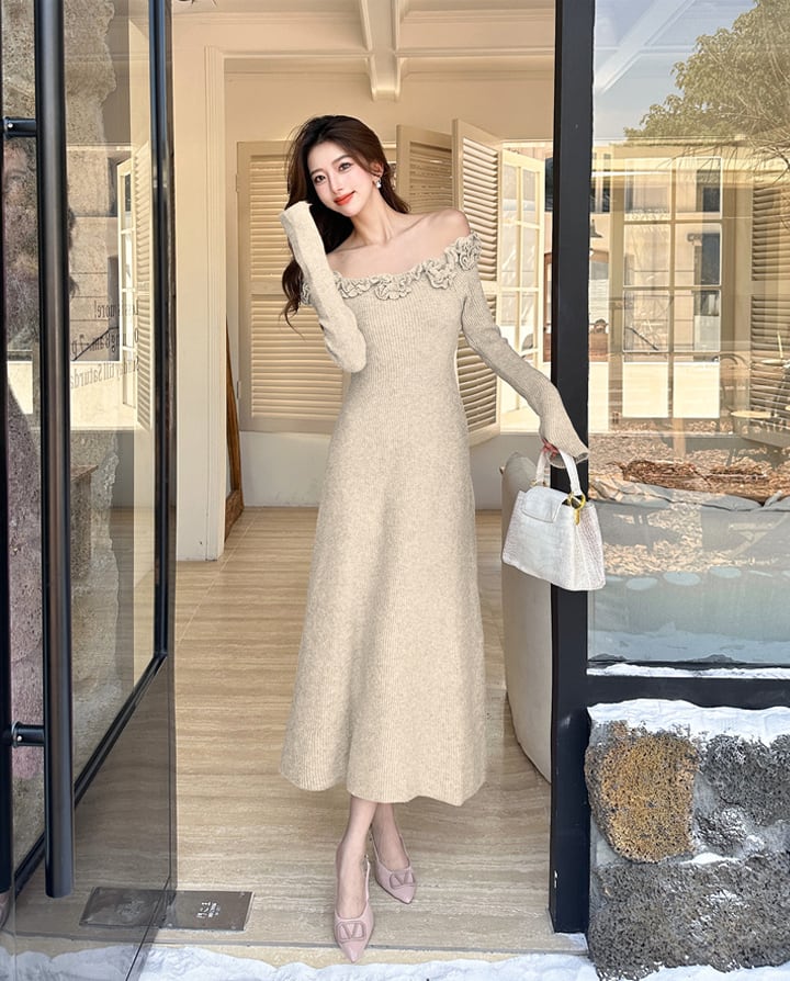 【dress】立体バラ付きニットワンピース Q7051