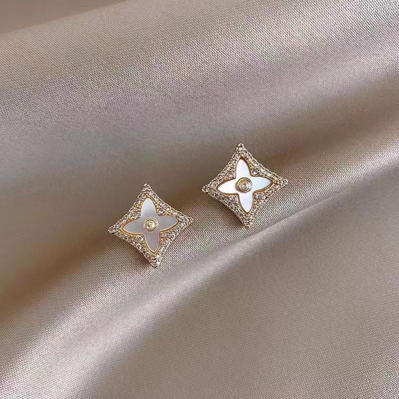 【小物】キラキラピアスアクセサリーF7731