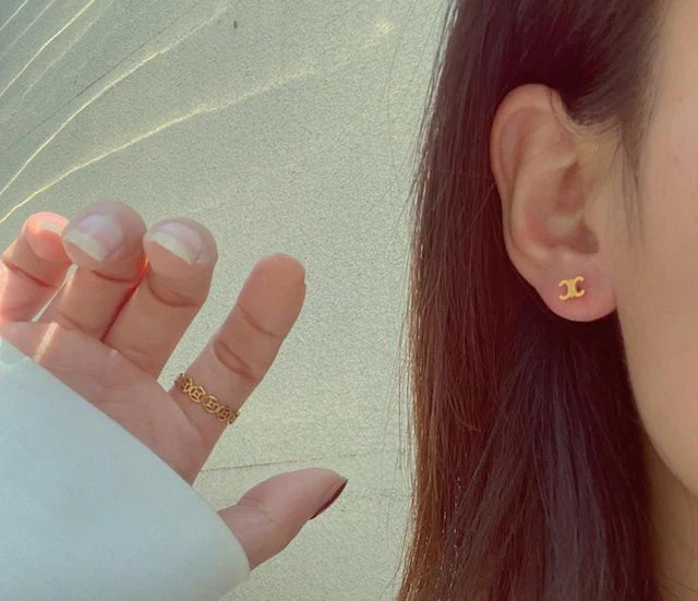 【小物】英字柄ピアスアクセサリーG21602