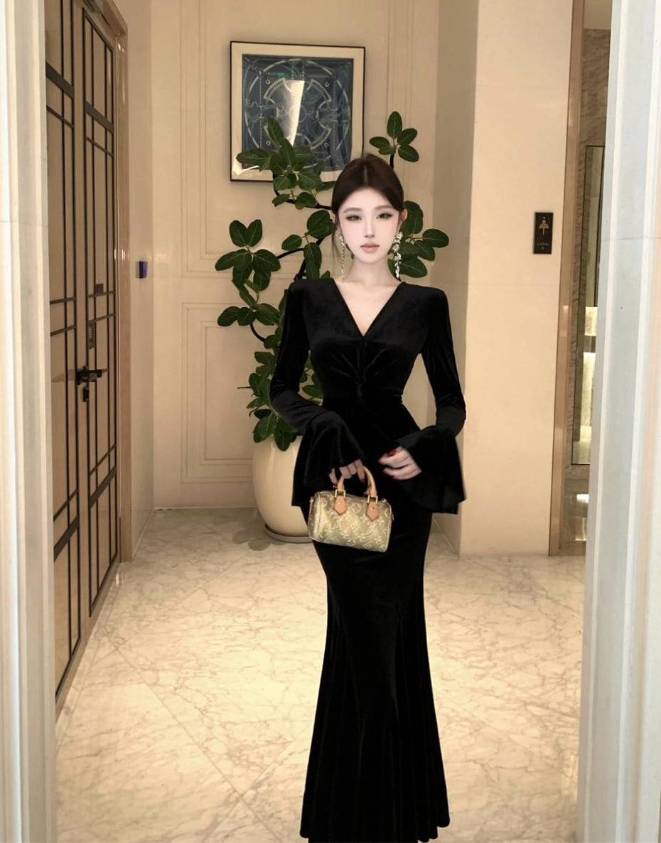 【dress】Vネックベルベットワンピース Q7423