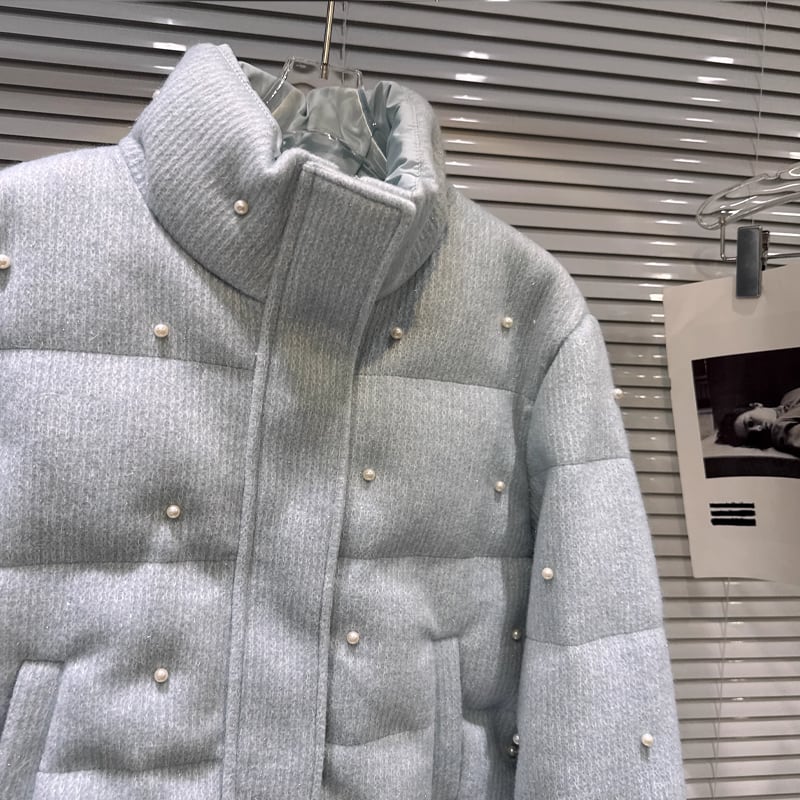 【outer】パール付きハイネック中綿コート Q7332
