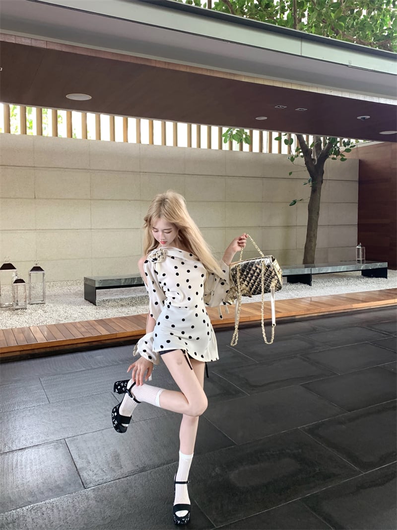 【tops】ドット柄オフショルダートップス　M29337