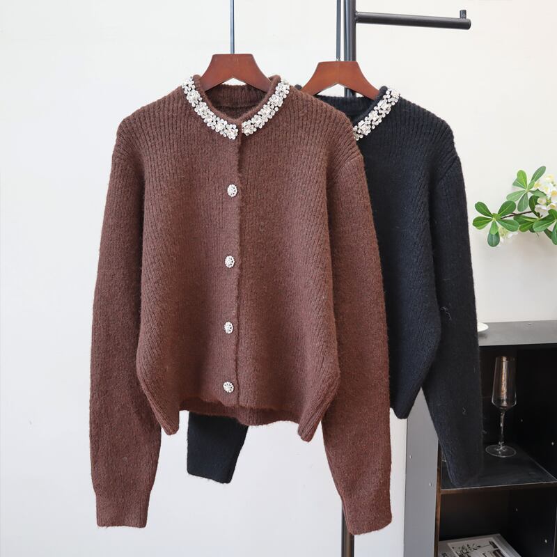 【outer】ラインストーン付きニットカーディガン Q7324