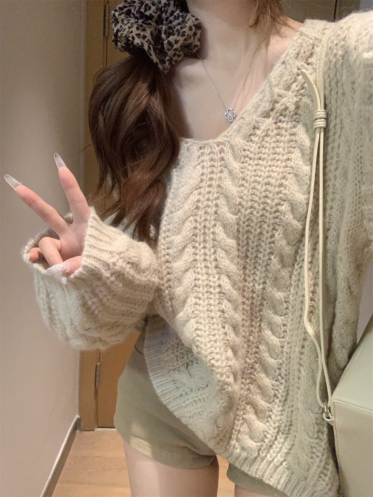 【tops】Vネックニットセーター　M27159