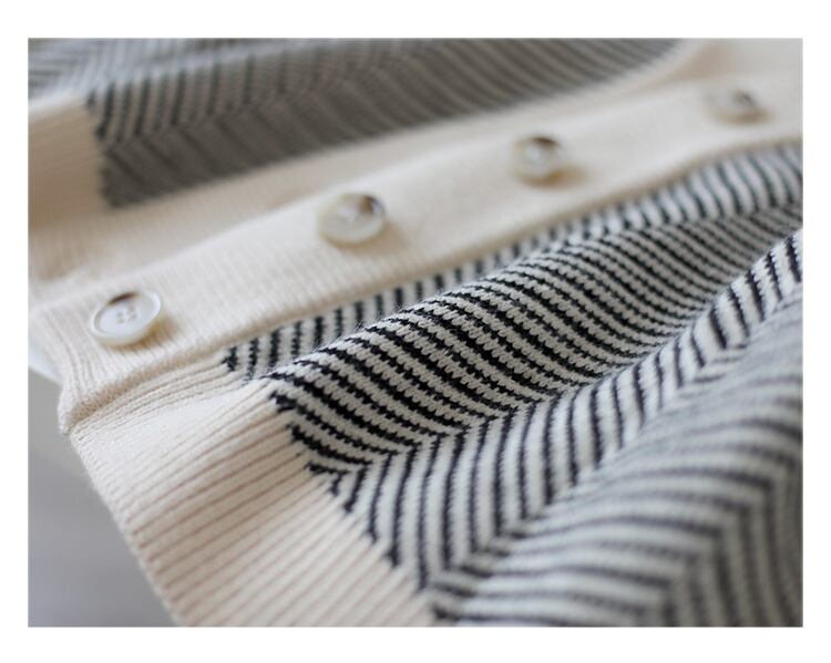 【outer】Vネックニットカーデ　M27225