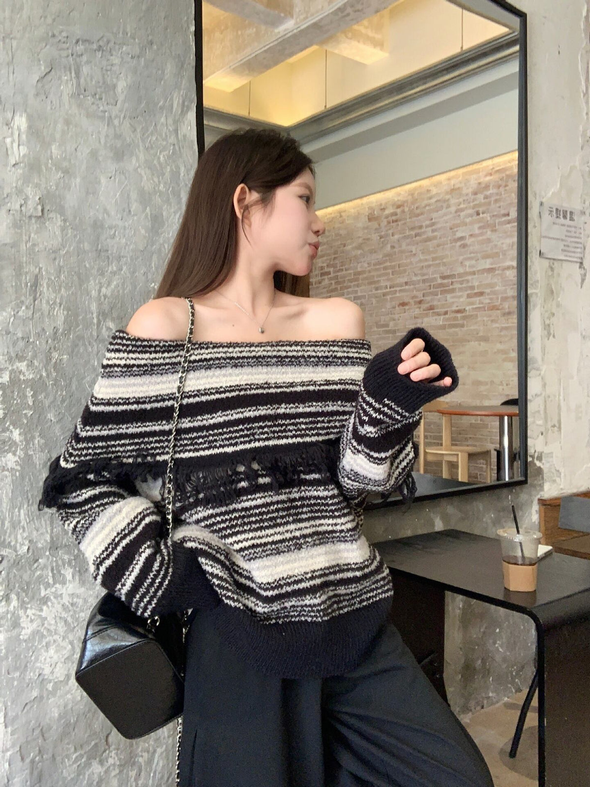 【tops】オフショルダーニットセーター　M28674
