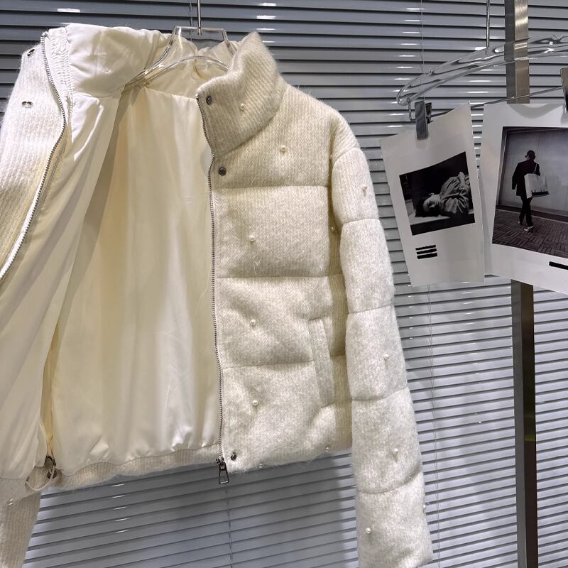 【outer】パール付きハイネック中綿コート Q7332
