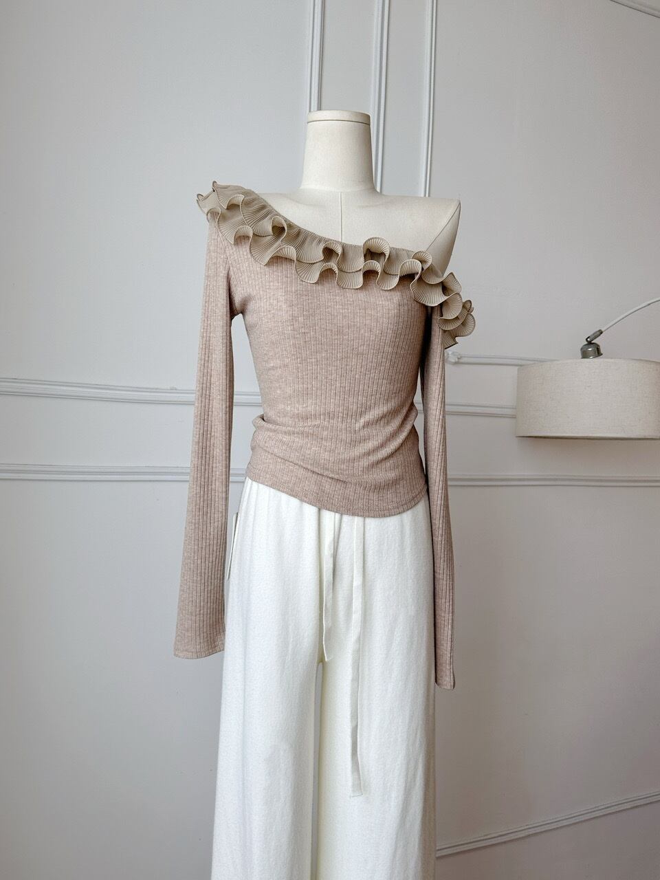 【tops】フリルニットトップス　M27725