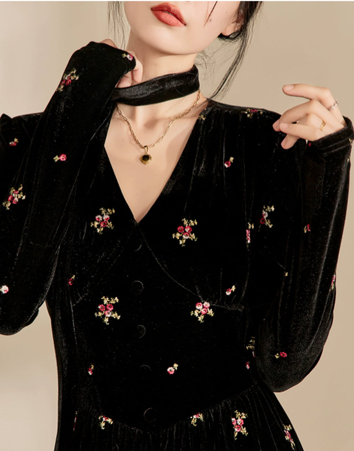 【dress】刺繍Ｖネックデートワンピース　N2393