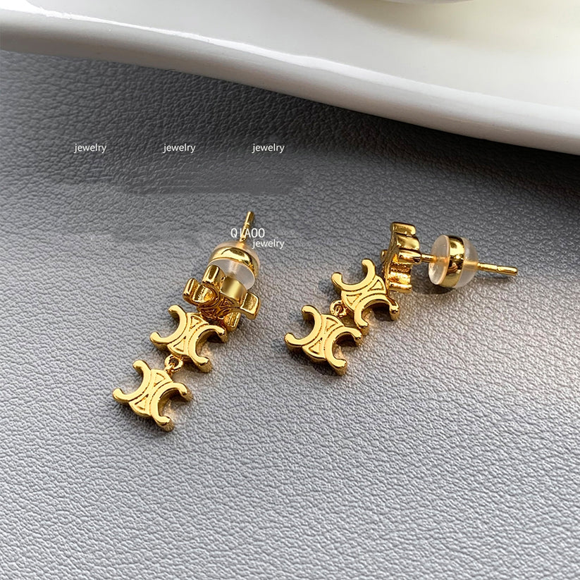 【小物】英字柄ピアスアクセサリーG21597