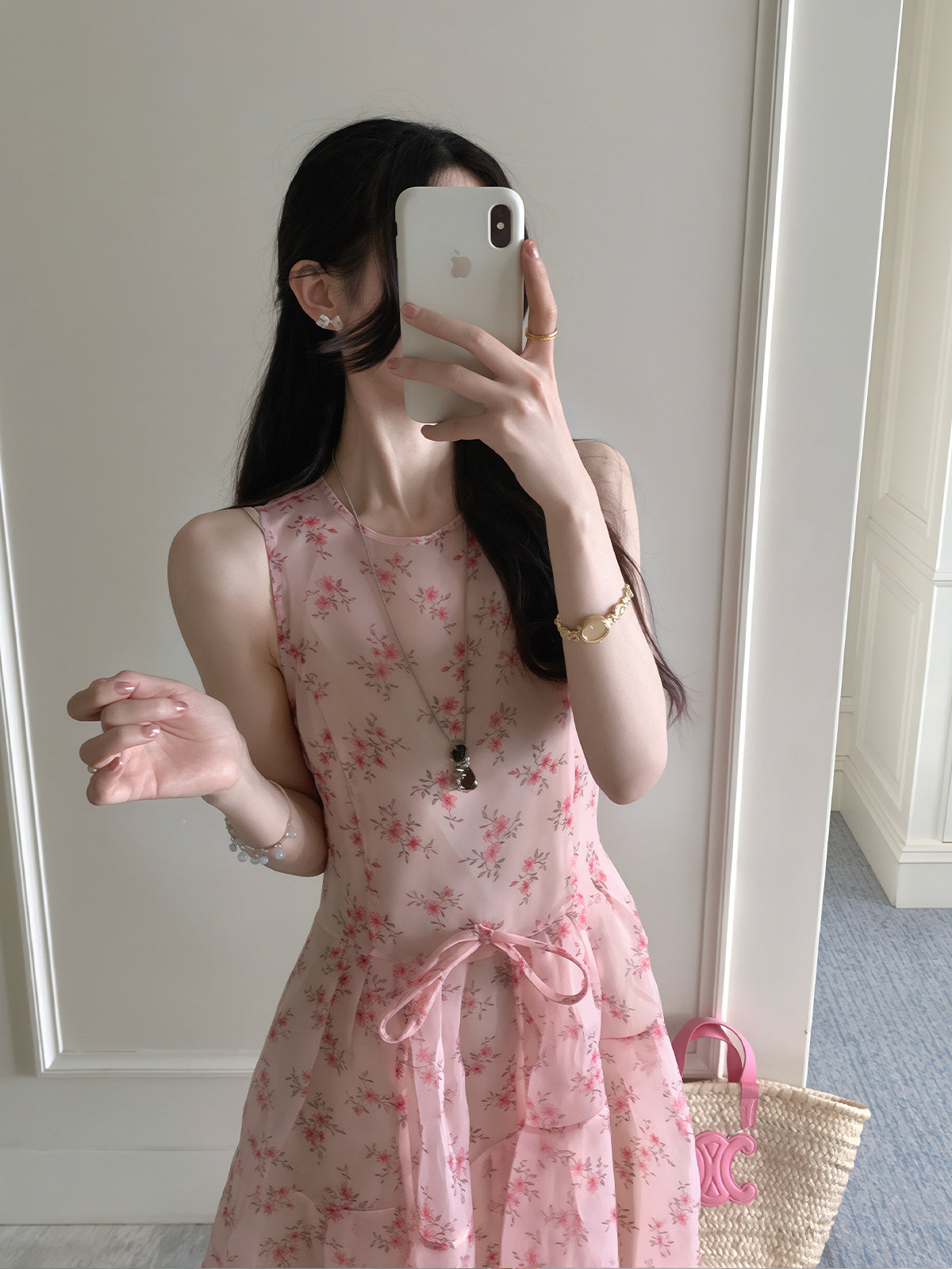 【dress】立体感のあるシルエットフラワー柄ロングワンピース Q8707