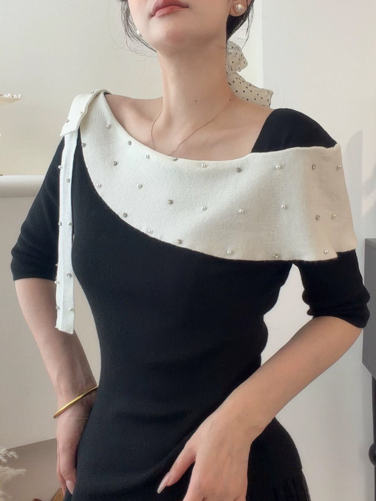 【tops】ラインストーン付きロールカラーニットトップス Q9076