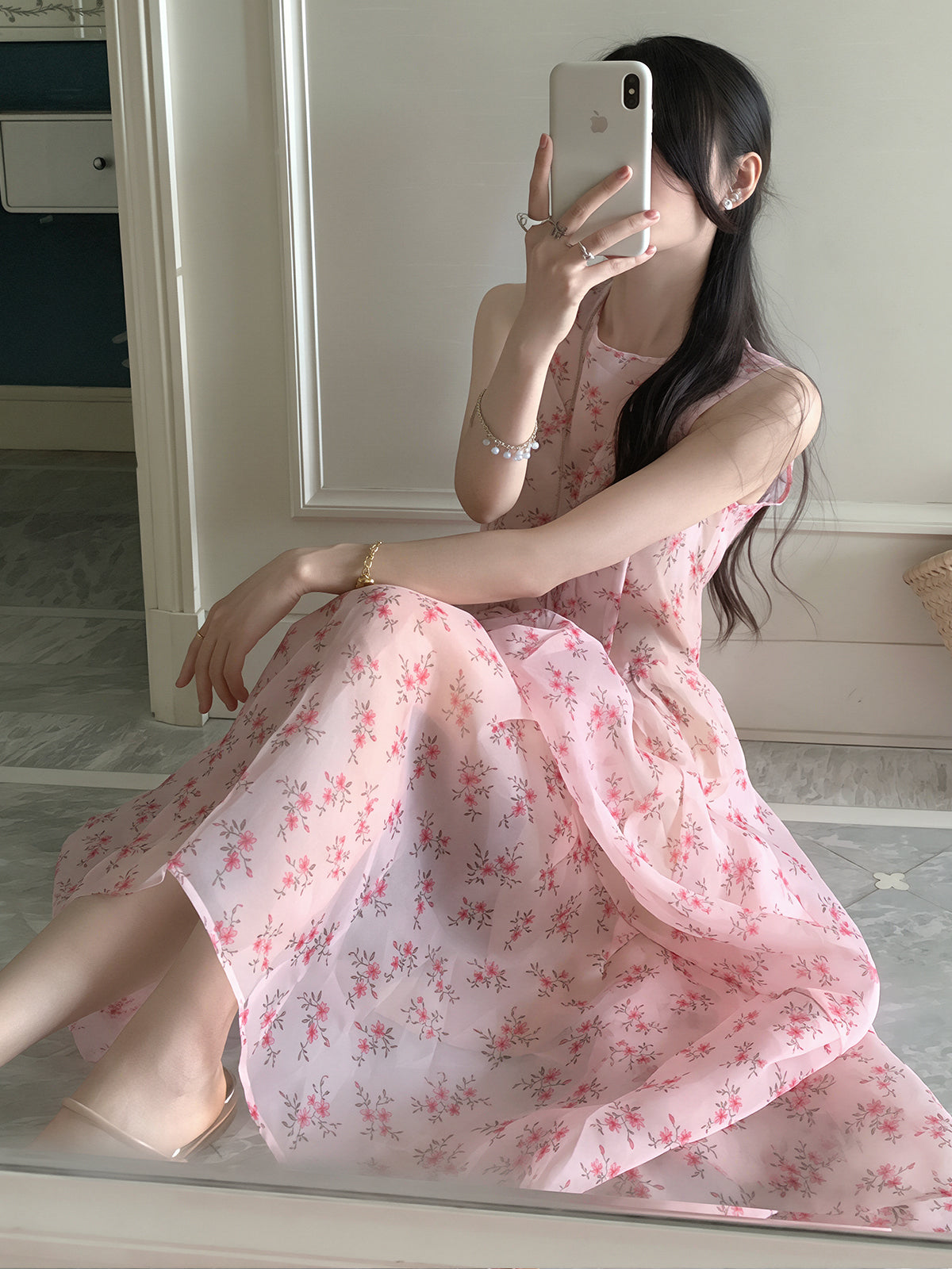 【dress】立体感のあるシルエットフラワー柄ロングワンピース Q8707