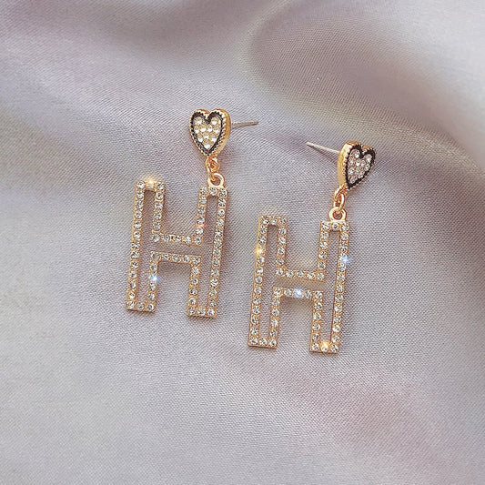 【小物】美人度アップ  気質スウィートハートH文字ピアスアクセサリー