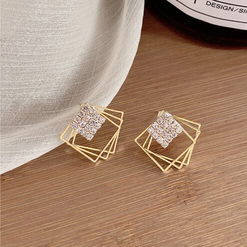 【小物】ピアスアクセサリー人気上昇中 chicファッション幾何模様ラインストーン