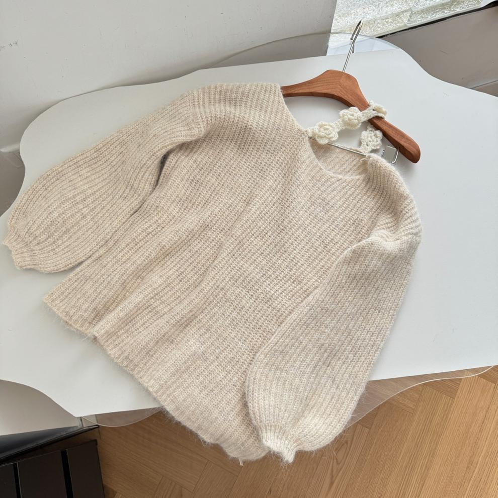 【tops】立体フラワーオフショルダーニットセーター　M27734