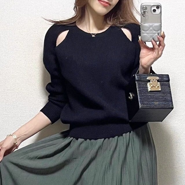 【tops】ショルダースリットニット　 M18568