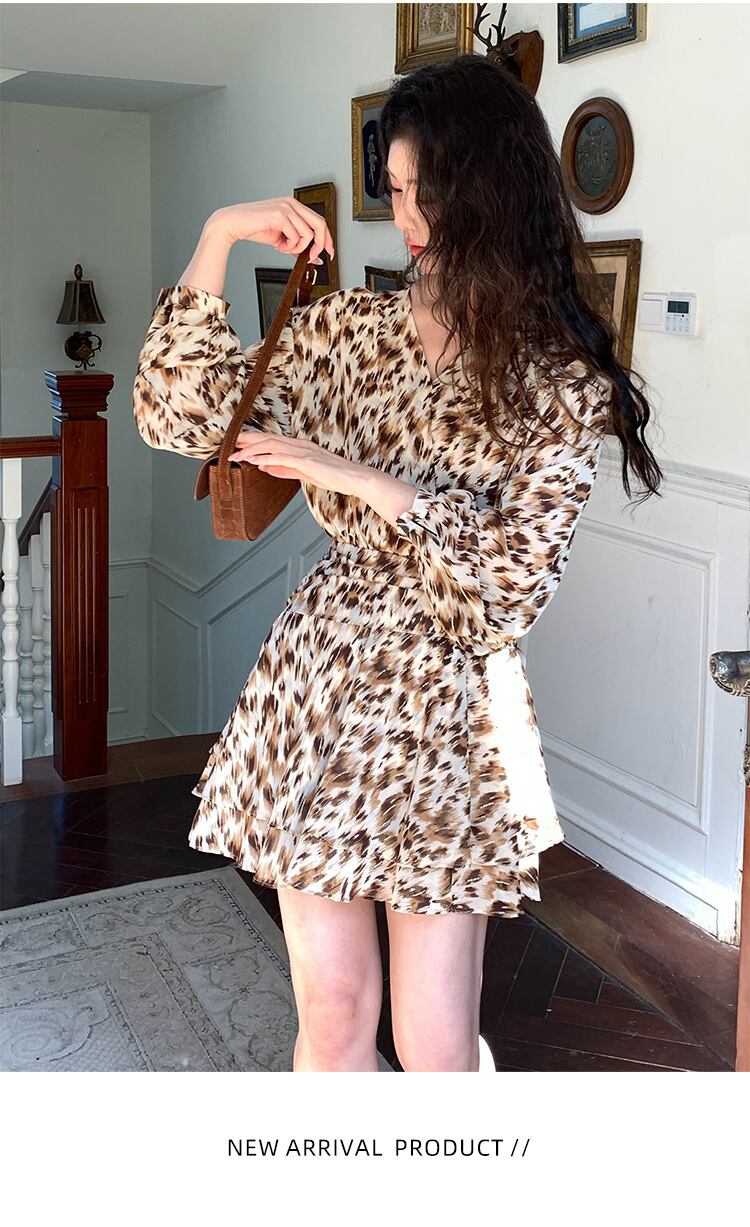 【dress】Vネックヒョウ柄ワンピース　M29661