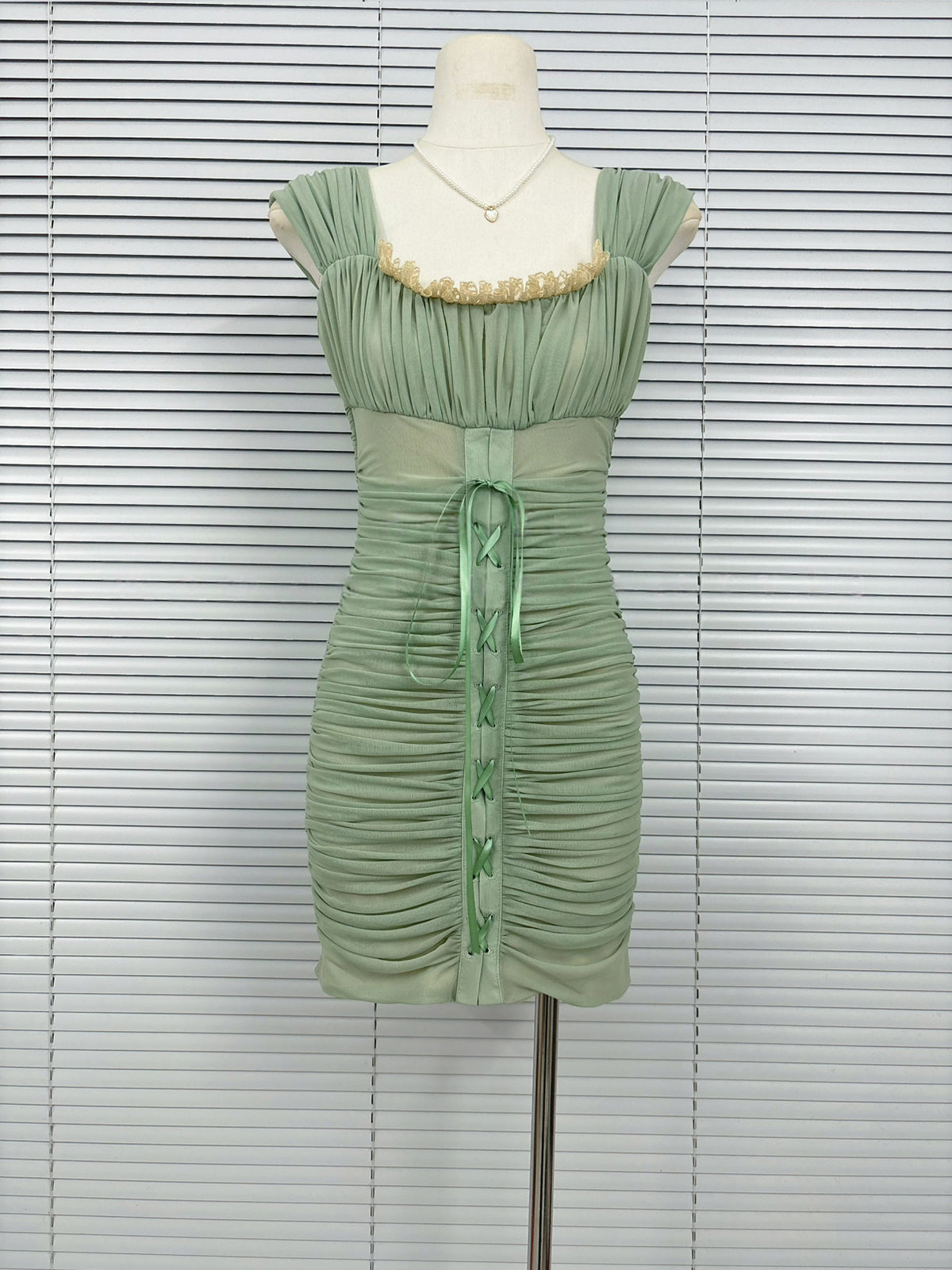 【dress】2WAYストラップギャザーミニワンピース Q8763