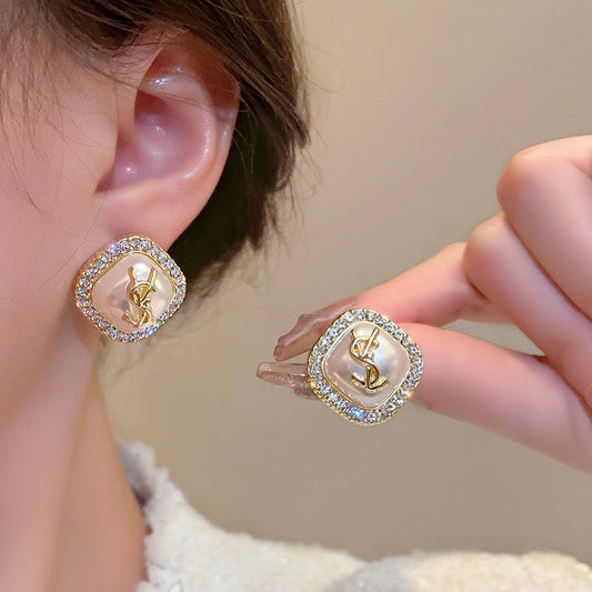 【小物】英字柄ピアスアクセサリーF7804