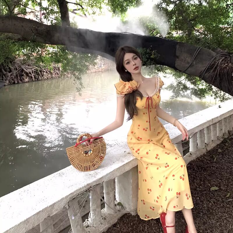 【dress】レース付きチェリー柄ワンピース Q8332