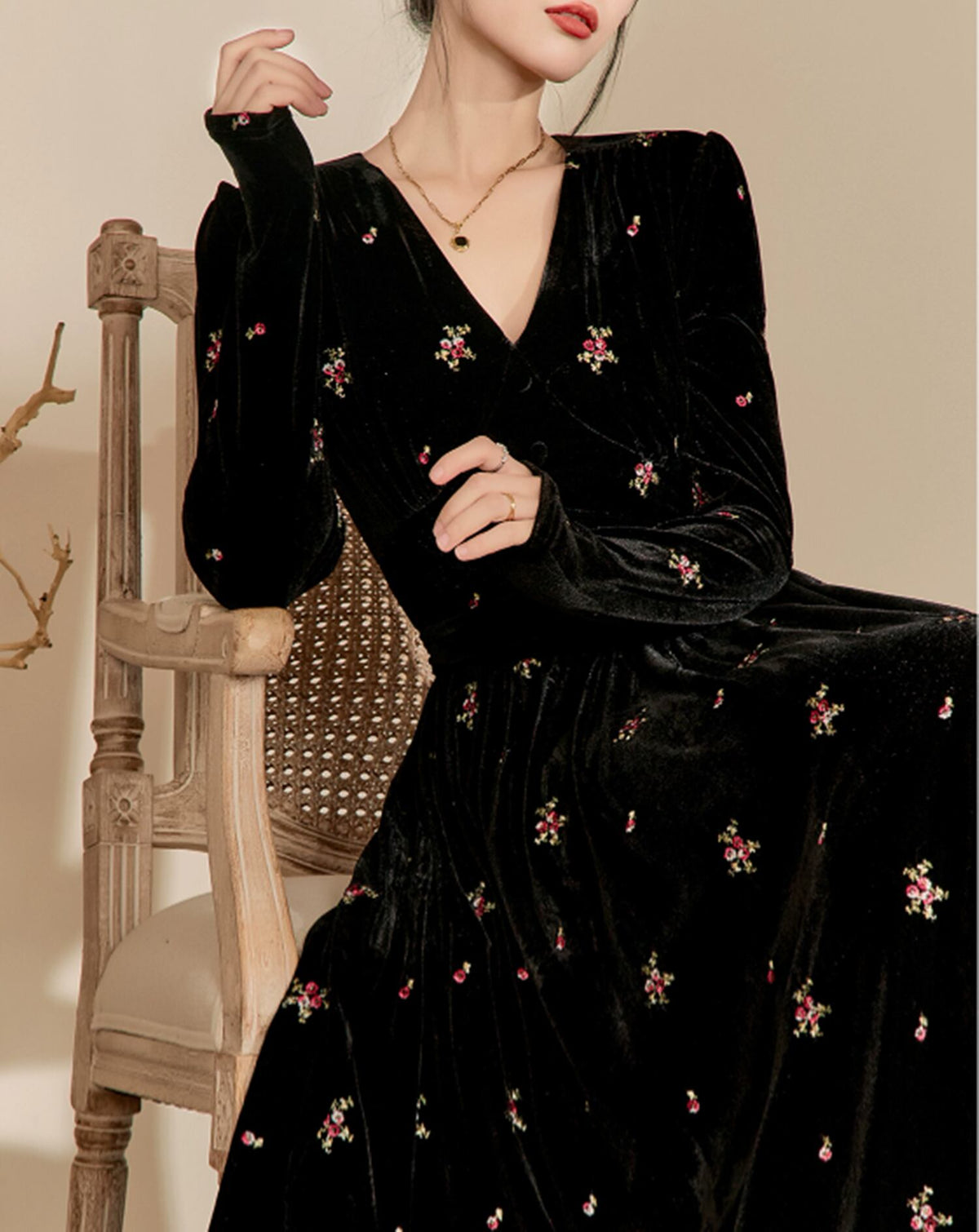 【dress】刺繍Ｖネックデートワンピース　N2393